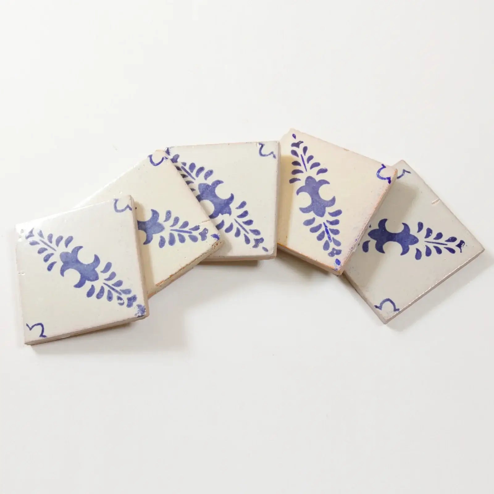 Hoja Azul 4"x4" by Tilesofezra