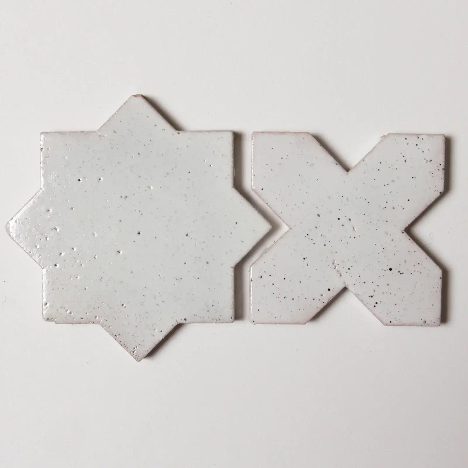 Estrela Nieve Punto 4"x4" Star & Cross Tile by Tilesofezra