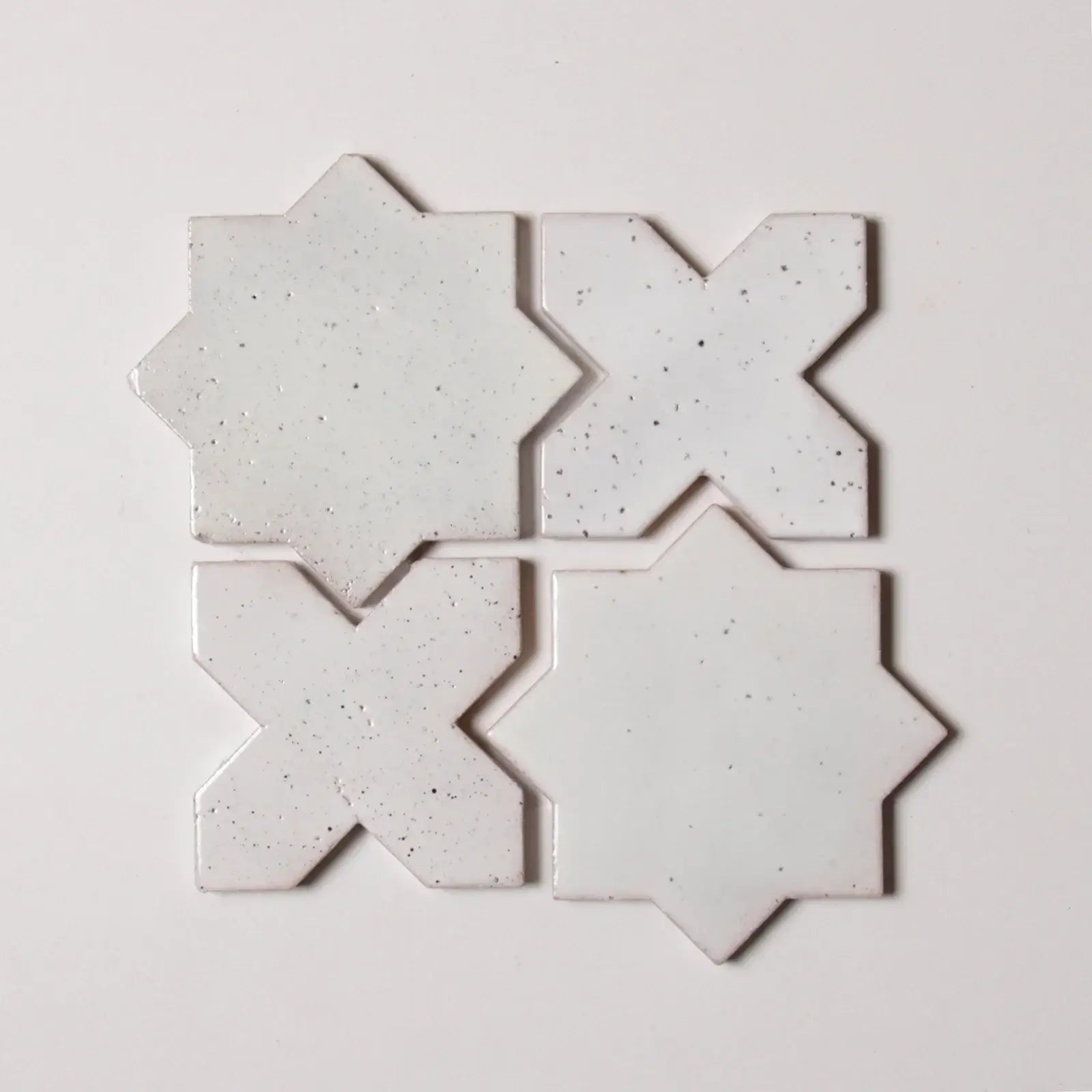 Estrela Nieve Punto 4"x4" Star & Cross Tile by Tilesofezra