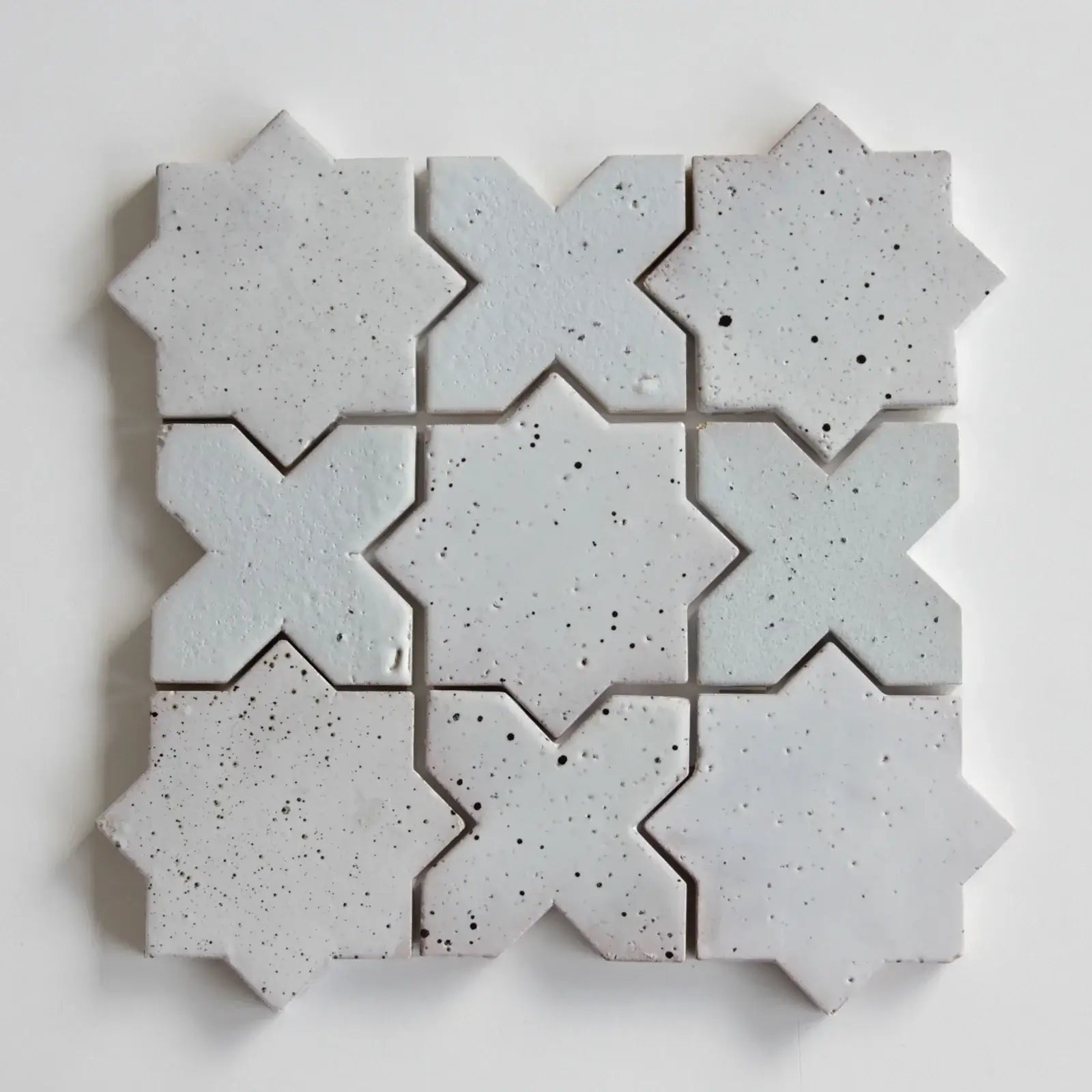 Estrela Nieve Punto 4"x4" Star & Cross Tile by Tilesofezra